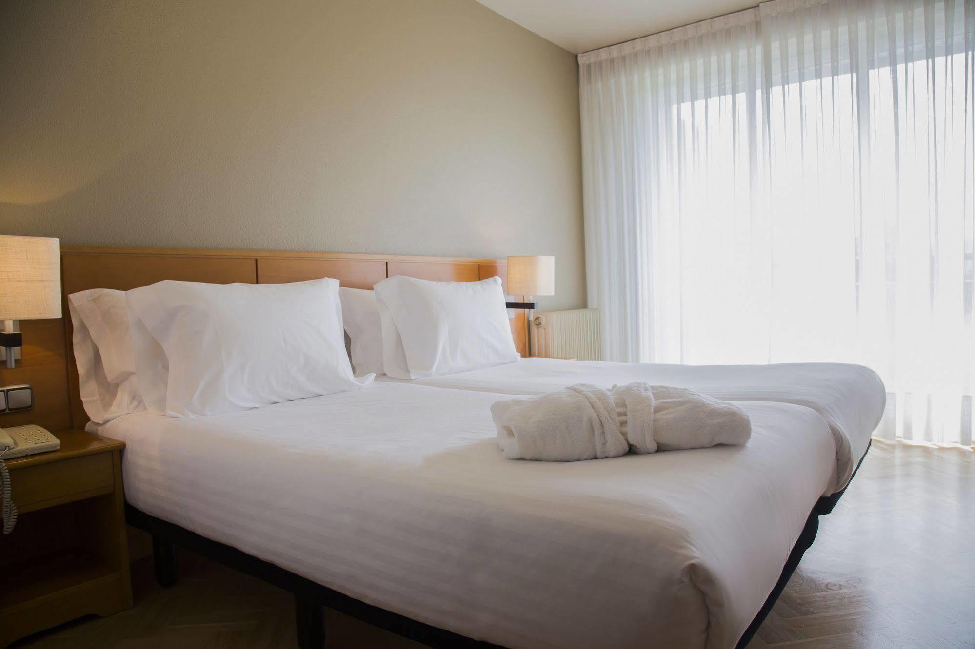 Suites Sercotel Mirasierra Pamplona Luaran gambar